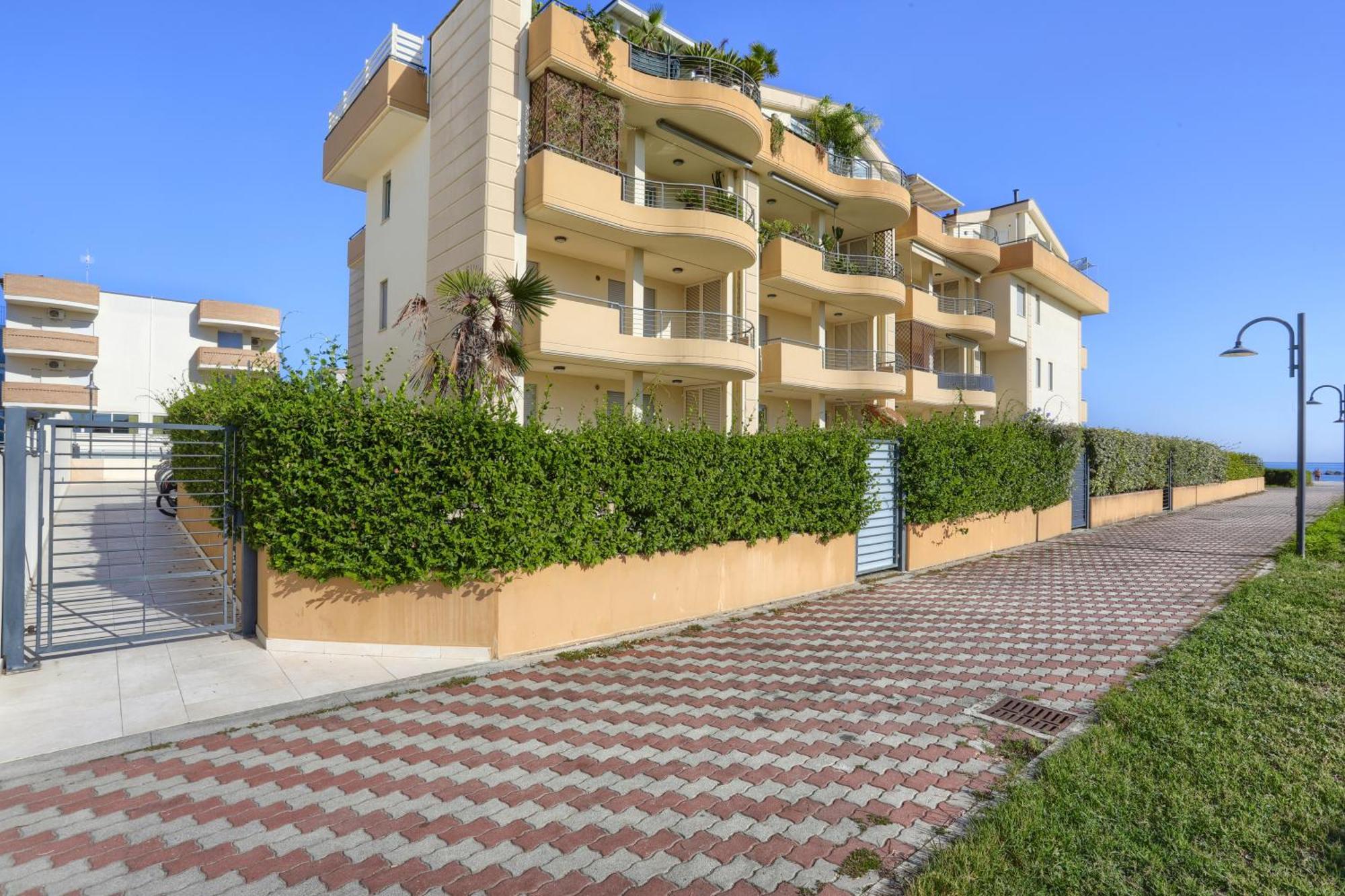 Mazzarosa Residence Roseto Degli Abruzzi Dış mekan fotoğraf